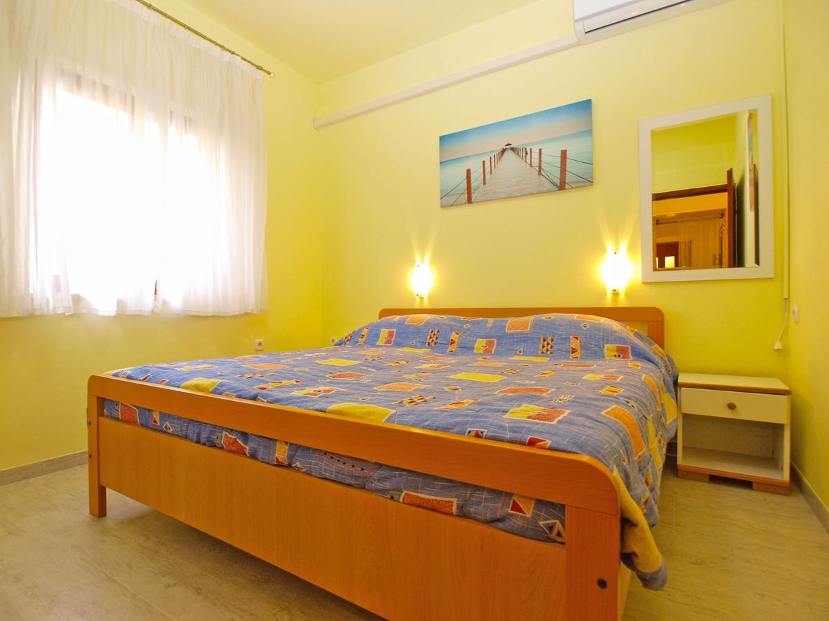 Apartments Luciano 1576 Лижнян Екстер'єр фото